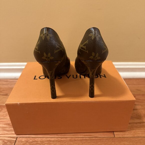Louis Vuitton Brown Coated Canvas And Patent Leather Classic Pumps - Picture 5 of 7